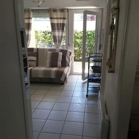 Rdc Avec Terrasse Dans Avec Piscine Et Face A La Apartment Leucate
