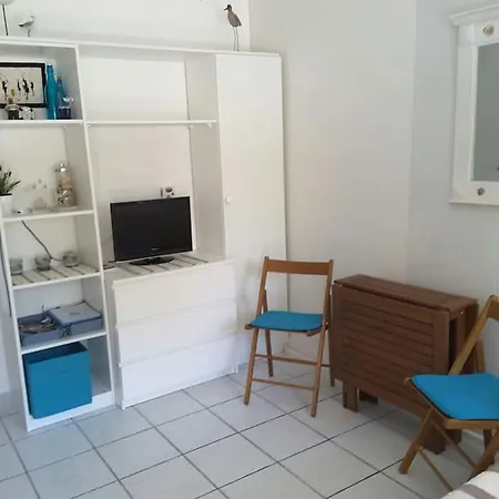Rdc Avec Terrasse Dans Avec Piscine Et Face A La Leucate