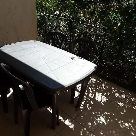 Apartment Rdc Avec Terrasse Dans Avec Piscine Et Face A La *