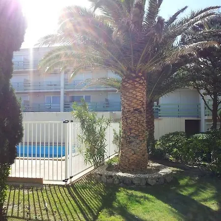 Rdc Avec Terrasse Dans Avec Piscine Et Face A La *